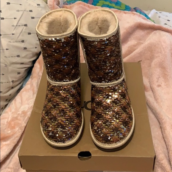 Sequence UGGs - Picture 2 of 6